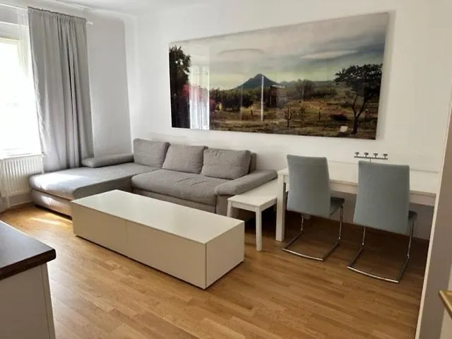 Bright & Modern - Close To Center *