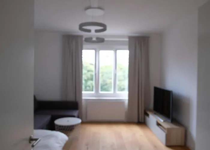 Bright & Modern - Close To Center