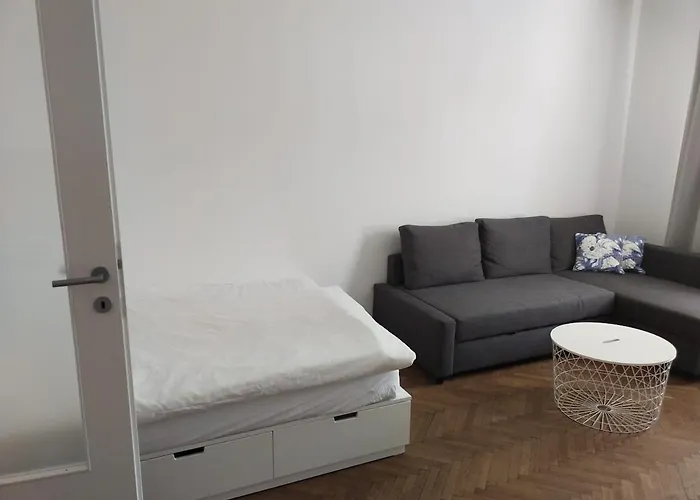 Bright & Modern - Close To Center