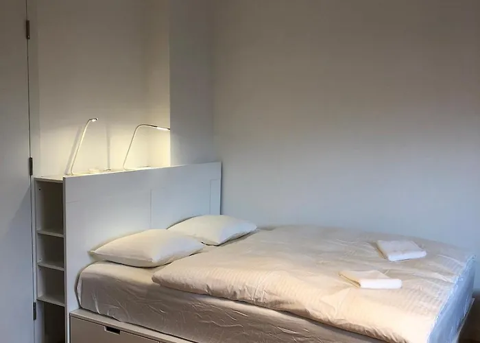 Bright & Modern - Close To Center *