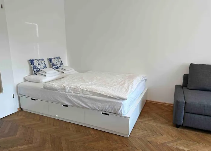 Bright & Modern - Close To Center *