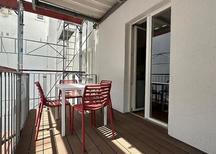 Bright & Modern - Close To Center Daire
