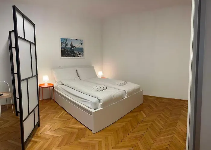 Bright & Modern - Close To Center *